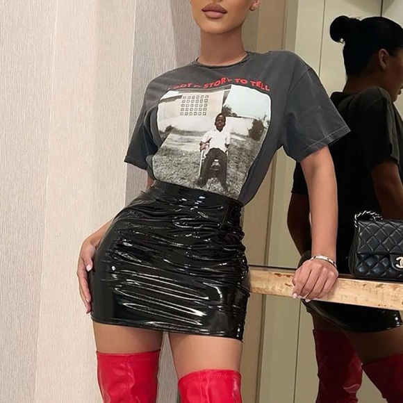 Fashion nova black vinyl leather mini skirt - Picture 3 of 6